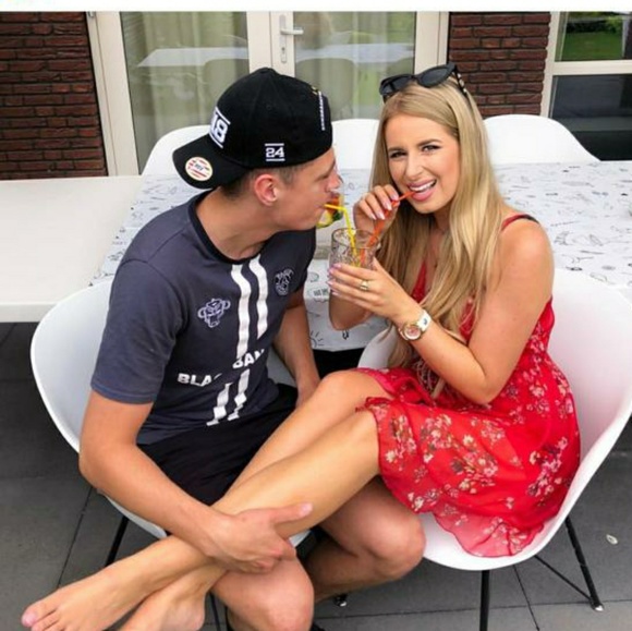 Meet your Posher, Amanda - Picture 3 of 8